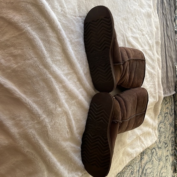 UGG tall classic boot - Picture 7 of 7